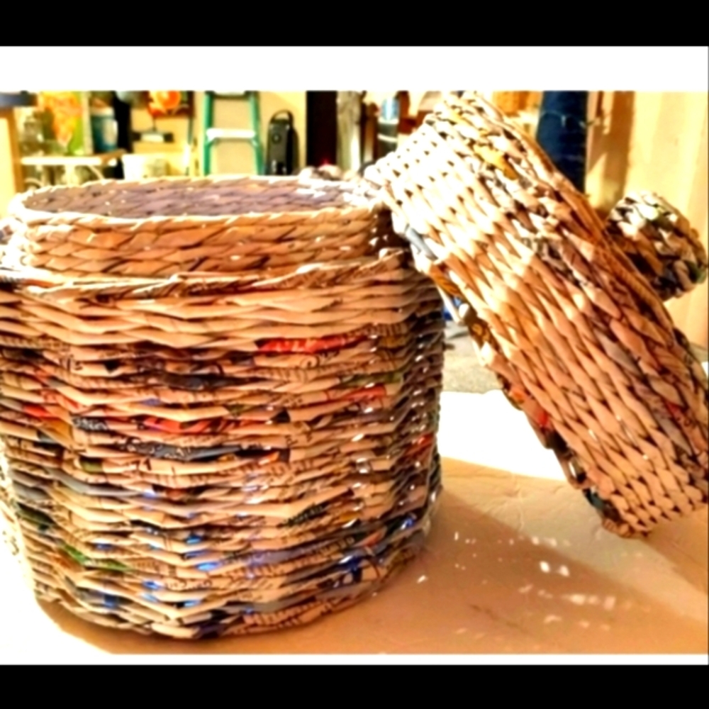 🧺Hand Crafted  BASKET. Measures 9"H X 11"W.